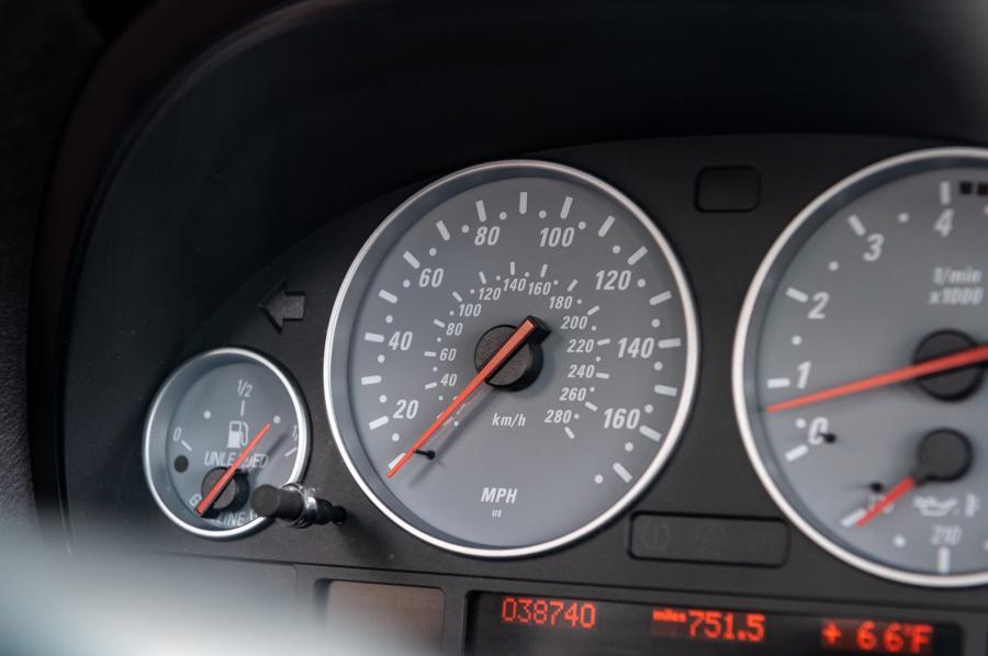 Панель приборов BMW X5 4.8is (E53) 2004 года  (NA) (фото 46 из 104)